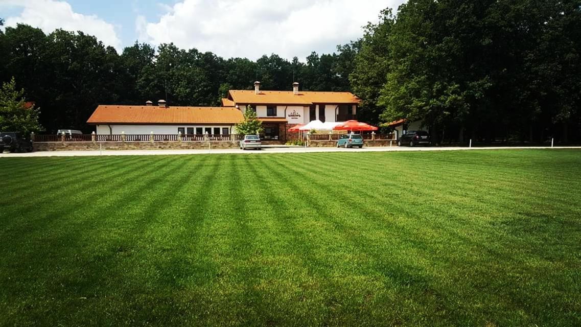 Izvor Hotel "Изворъ" Shipot Bagian luar foto